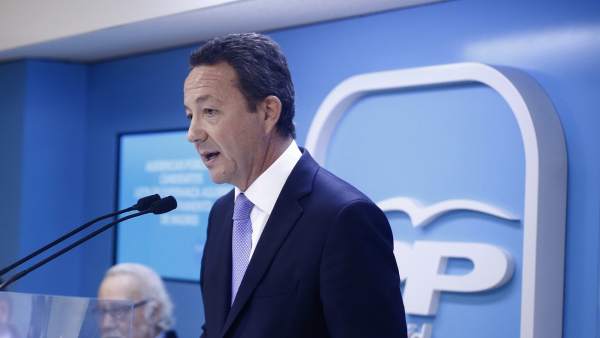 Íñigo Henríquez de Luna en el examen de Esperanza Aguirre Íñigo Henríquez de Luna en el examen de Esperanza Aguirre