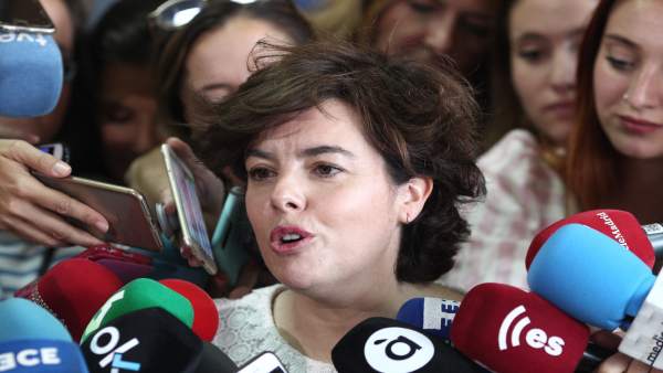 Santamaría atiende a los medios tras votar en las primarias del PP Santamaría atiende a los medios tras votar en las primarias del PP