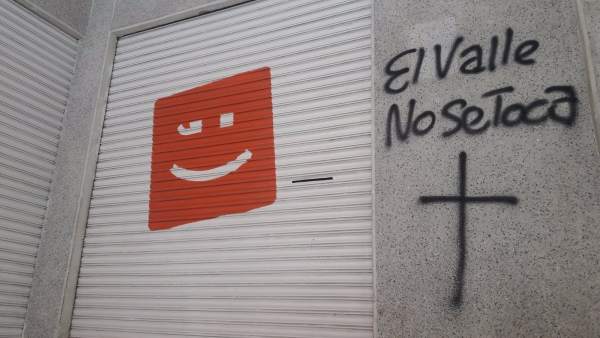 Pintada con la que ha amanecido la sede de Compromís Pintada con la que ha amanecido la sede de Compromís