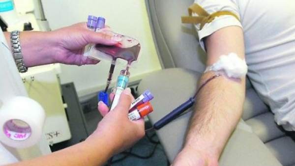 Imagen de archivo de una donación de sangre. Imagen de archivo de una donación de sangre.