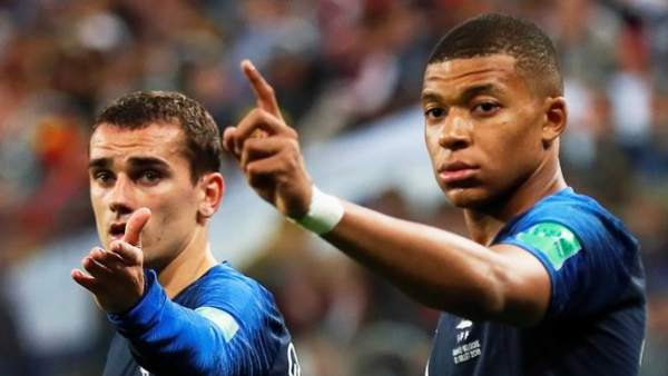 Griezmann y Mbappé, con la camiseta de Francia. Griezmann y Mbappé, con la camiseta de Francia.