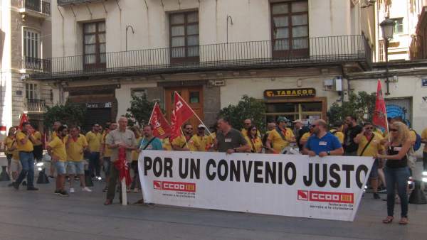 La vaga d'ambulàncies se suspén en aconseguir un preacord La vaga d'ambulàncies se suspén en aconseguir un preacord