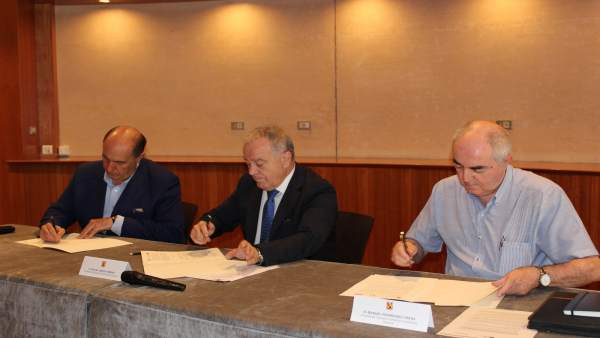 Firma del acuerdo para promover de nuevo el Programa Mentoring en Huesca Firma del acuerdo para promover de nuevo el Programa Mentoring en Huesca