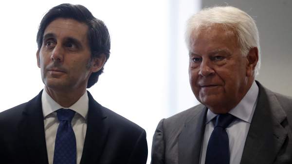 El presidente de Telefónica, José María Álvarez-Pallete, junto al expresidente Felipe González, este jueves en Madrid. El presidente de Telefónica, José María Álvarez-Pallete, junto al expresidente Felipe González, este jueves en Madrid.