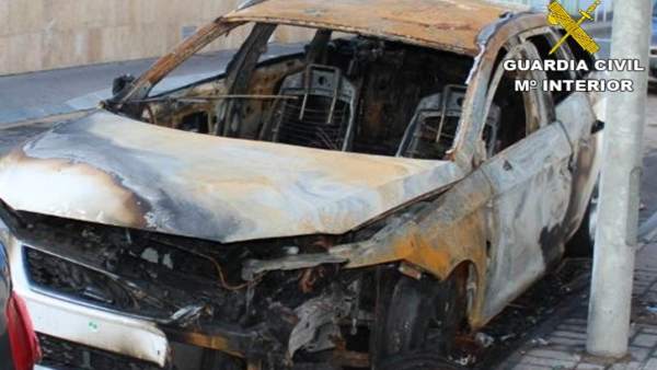 El coche calcinado El coche calcinado