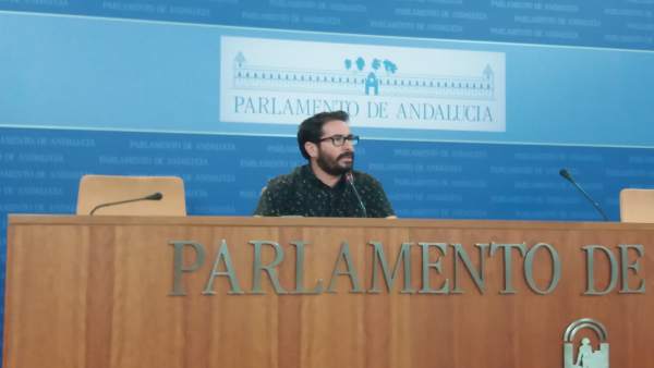 Moscoso en una rueda de prensa en el Parlamento andaluz Moscoso en una rueda de prensa en el Parlamento andaluz
