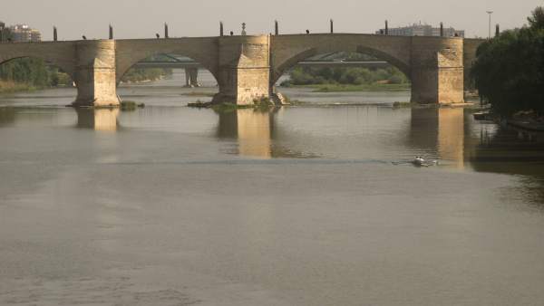 Río Ebro, vista general y Puente de Piedra (Zaragoza) Río Ebro, vista general y Puente de Piedra (Zaragoza)