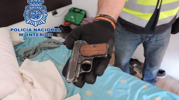 La Policía Nacional Detiene A Dos Hombres Por Un Robo En Una Nave De Un Polígono La Policía Nacional Detiene A Dos Hombres Por Un Robo En Una Nave De Un Polígono