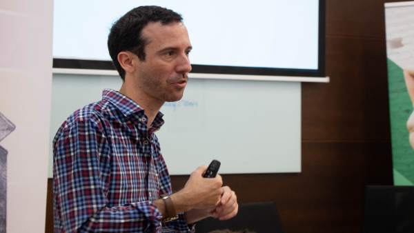 El gerente cultural Adrián Yánez, en los Cursos de Verano de la UPO El gerente cultural Adrián Yánez, en los Cursos de Verano de la UPO