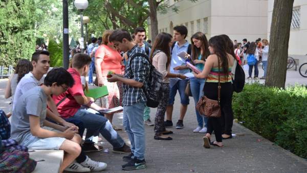 Universitarios, Universidad, examen, estudiantes, jóvenes, estudios Universitarios, Universidad, examen, estudiantes, jóvenes, estudios