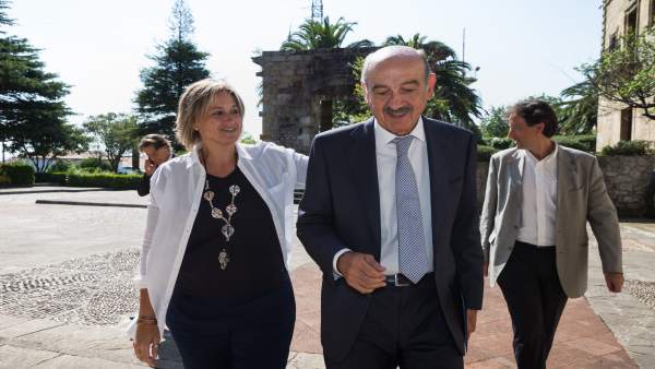 La alcaldesa de Camargo recibe al consejero de Obras Públicas La alcaldesa de Camargo recibe al consejero de Obras Públicas