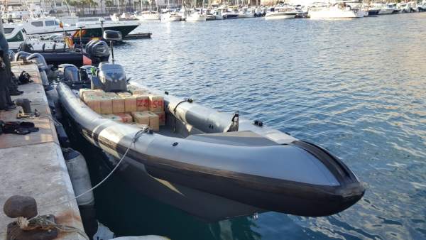 Interceptada una 'narcolancha' con 1,6 toneladas de hachís Interceptada una 'narcolancha' con 1,6 toneladas de hachís