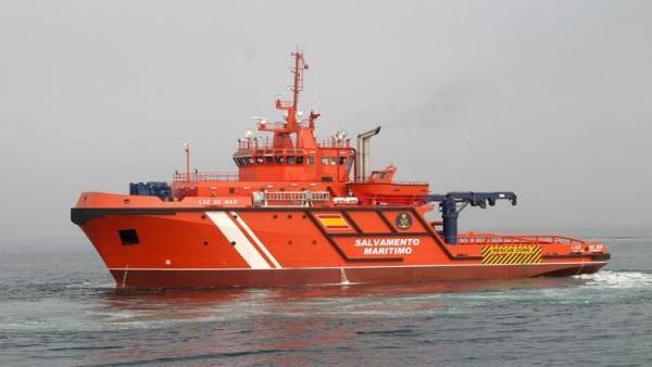 El buque 'Luz de Mar' en tareas de salvamento El buque 'Luz de Mar' en tareas de salvamento