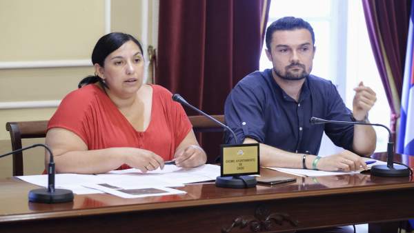 Ana Fernández y Martín Vila, concejales del Ayuntamiento de Cádiz Ana Fernández y Martín Vila, concejales del Ayuntamiento de Cádiz