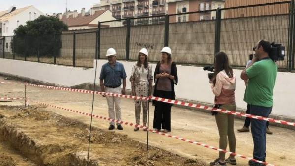 PSOE valora la inversión de 34 millones para 30 actuaciones en centros. PSOE valora la inversión de 34 millones para 30 actuaciones en centros.