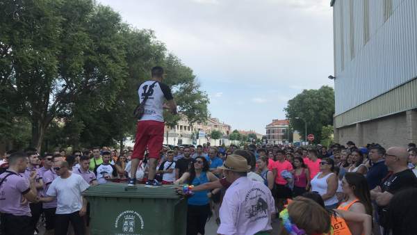 Valladolid.- Un momento de la concentración de vecinos en La Cistérniga Valladolid.- Un momento de la concentración de vecinos en La Cistérniga