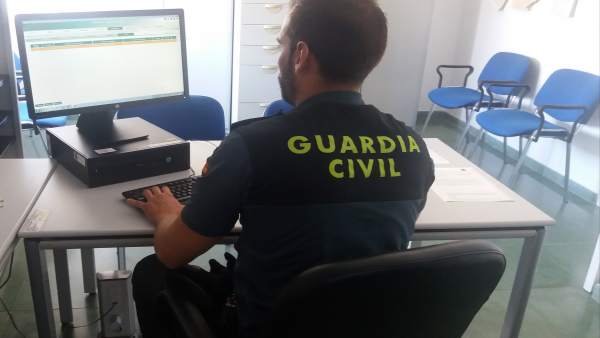 Agentes de la Guardia Civil Agentes de la Guardia Civil