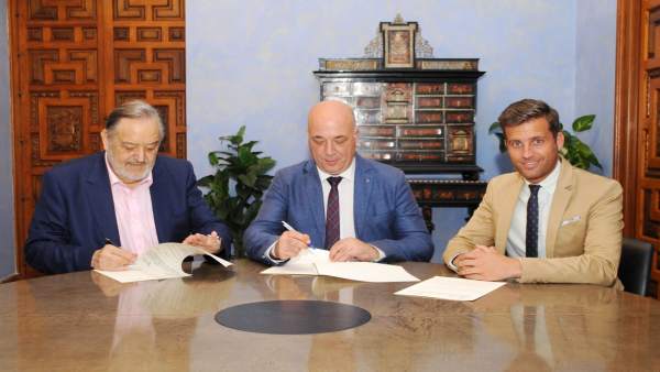 Acuerdo entre la Diputación de Córdoba y la Federación Andaluza de Fútbol Acuerdo entre la Diputación de Córdoba y la Federación Andaluza de Fútbol