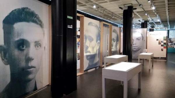 La exposición 'Miguel Hernández, a plena luz' La exposición 'Miguel Hernández, a plena luz'