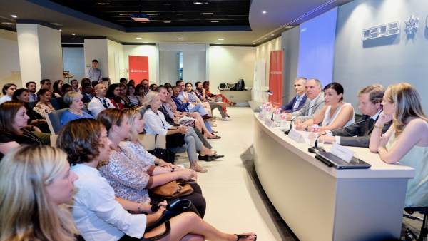 Apertura de la jornada sobre experiencias emprendedoras Apertura de la jornada sobre experiencias emprendedoras