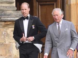 Los príncipes ingleses Harry y Carlos