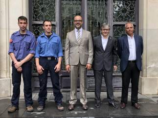 El conseller Miquel Buch, el director de Bomberos Manel Pardo y la nueva cúpula.