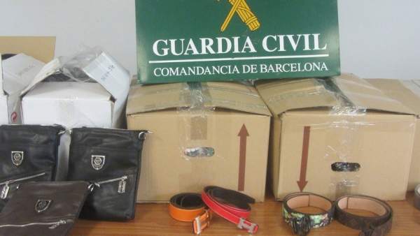 Objetos falsificados intervenidos por la Guardia Civil. Objetos falsificados intervenidos por la Guardia Civil.