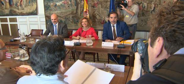 Primer encuentro de Batet con sindicatos de Función Pública