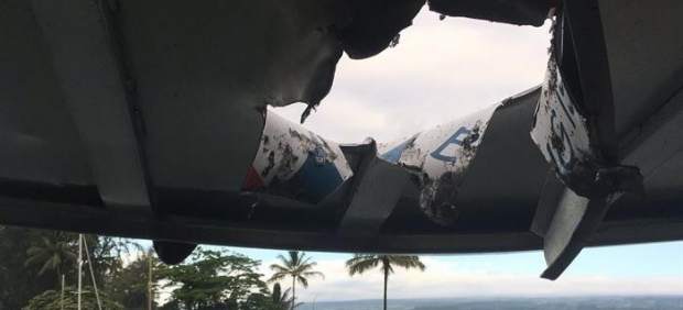 Impacto de una bomba de lava en un barco en Hawái