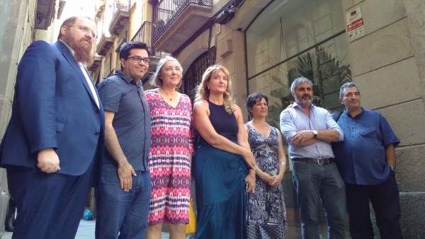 G.Pisarello, G.Pin, J.Anguita y D.Santillo junto a representantes judíos. G.Pisarello, G.Pin, J.Anguita y D.Santillo junto a representantes judíos.