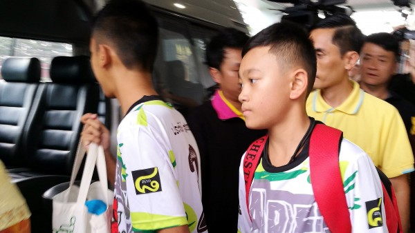 Los niños rescatados de una cueva en Tailandia abandonan el hospital Los niños rescatados de una cueva en Tailandia abandonan el hospital