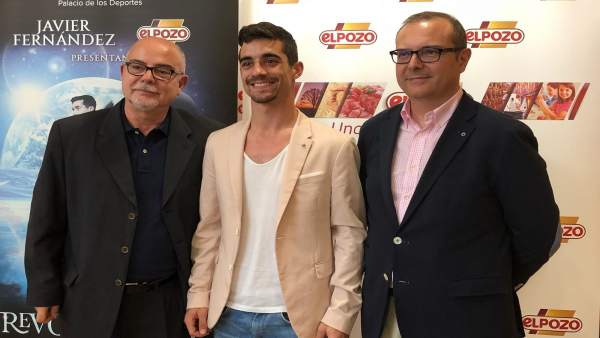 González y director de ElPozo acompañan a Fernández González y director de ElPozo acompañan a Fernández