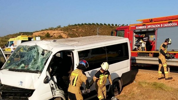Furgoneta siniestrada en un accidente en la A-23. Furgoneta siniestrada en un accidente en la A-23.