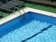 Los mossos denuncian por homicidio imprudente a dos monitores del niño ahogado en una piscina en Lleida