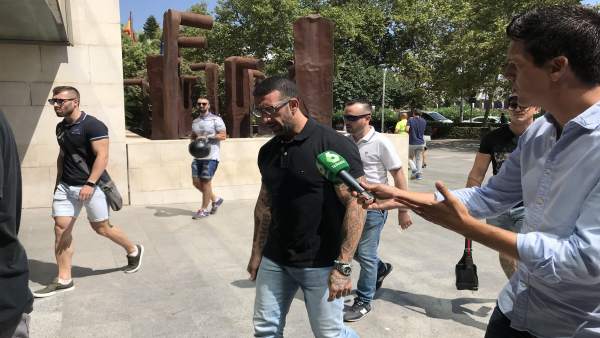 El líder de Yomus Vicente Javier Estruch, 'El Alfarrasí', llega a los juzgados El líder de Yomus Vicente Javier Estruch, 'El Alfarrasí', llega a los juzgados