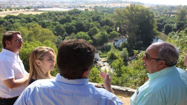 Visita de la alcaldesa de Alcalá y el delegado de Medio Ambiente. Visita de la alcaldesa de Alcalá y el delegado de Medio Ambiente.