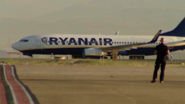 Fomento establece los servicios mínimos de Ryanair Fomento establece los servicios mínimos de Ryanair