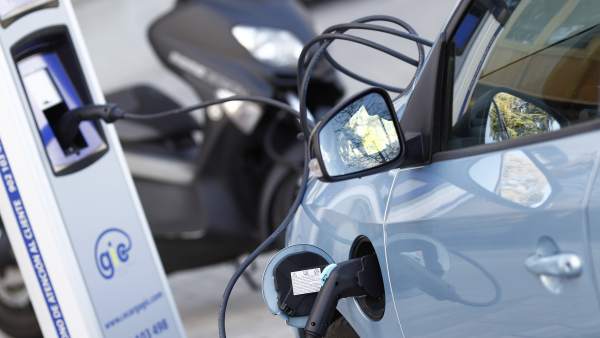 Coche eléctrico. Coche eléctrico.