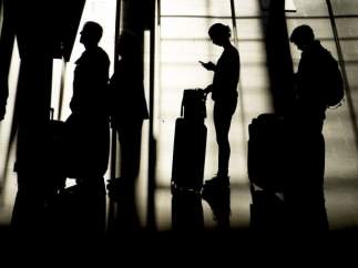 Pasajeros en un aeropuerto