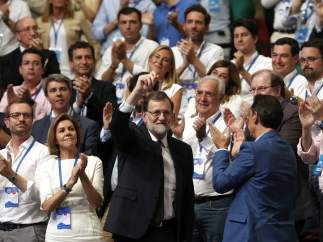 Ovación a Rajoy