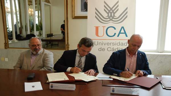 FIrma convenio entre UCA y el Colegio de Psicología de Andalucía Occidental FIrma convenio entre UCA y el Colegio de Psicología de Andalucía Occidental