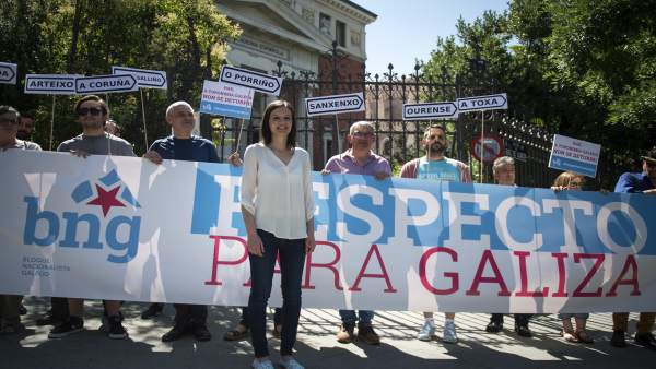 Protesta del BNG ante la sede de la Real Academia Española Protesta del BNG ante la sede de la Real Academia Española