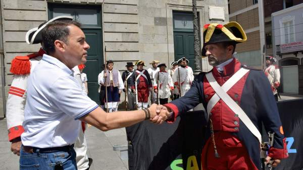 Bermúdez visita a los actores de la recreación Bermúdez visita a los actores de la recreación