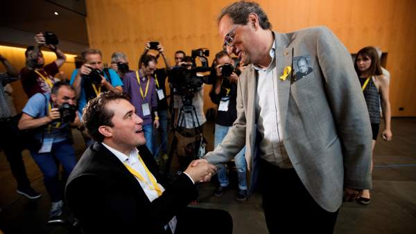 David Bonvehí, felicitado por Quim Torra. David Bonvehí, felicitado por Quim Torra.