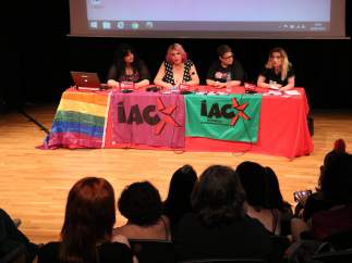 Presentación de la sección sindical de trabajadoras sexuales de la IAC con la coordinadora de la Federació d'Altres Activitats, Mireia Herrero, y los miembros Paula Ezkerra, Janet y Lucía.