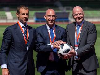 Aleksander Ceferin, Luis Rubiales y Gianni Infantino