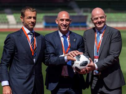 Aleksander Ceferin, Luis Rubiales y Gianni Infantino