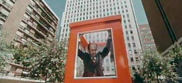 Fotograma de la película 'La Cabina' de Antonio Mercero