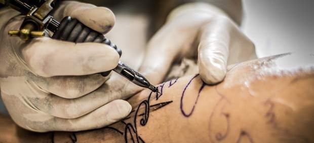 Razones para no hacerte un tatuaje en verano y cuidados básicos si lo haces.