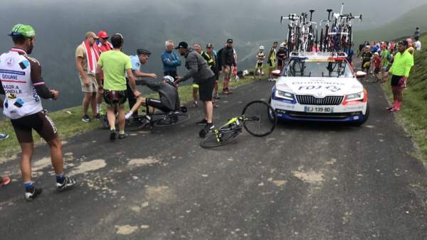Froome, en el suelo Froome, en el suelo